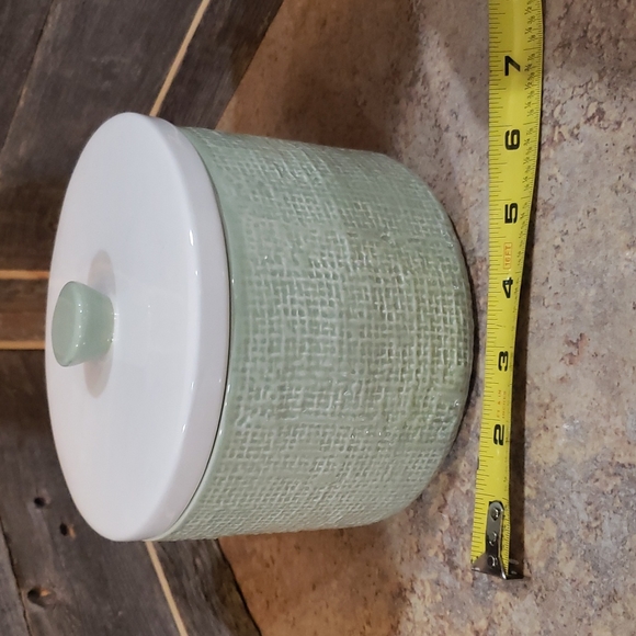 Decorative primitive pottery ceramic container with lid - Picture 1 of 6